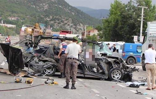 FECİ KAZA! GÖRENLER DEHŞETE DÜŞTÜ... galerisi resim 1