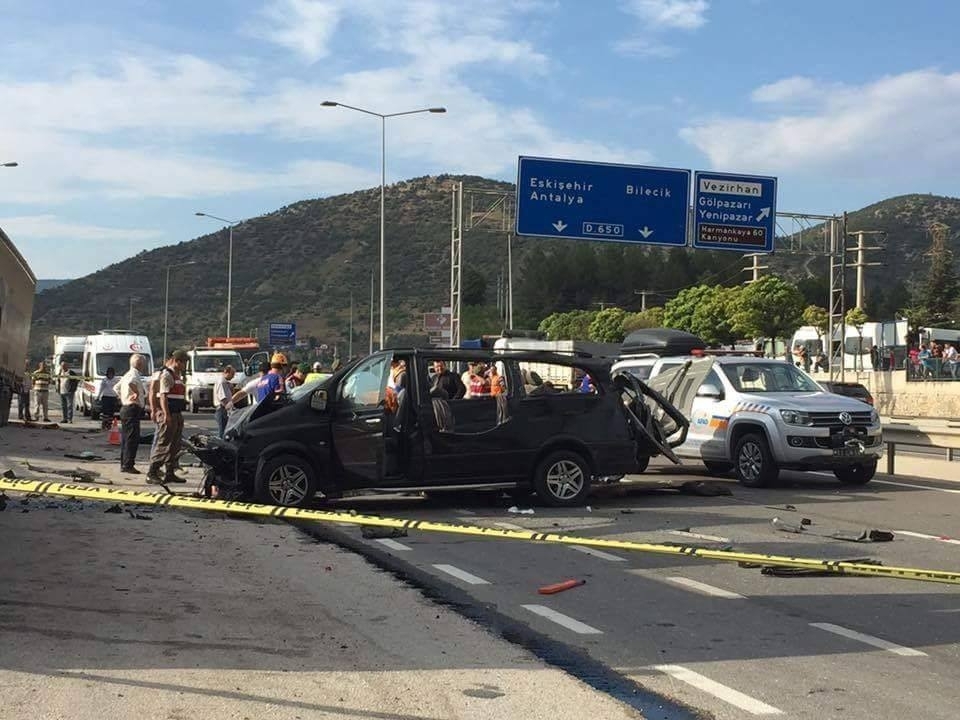FECİ KAZA! GÖRENLER DEHŞETE DÜŞTÜ... galerisi resim 6