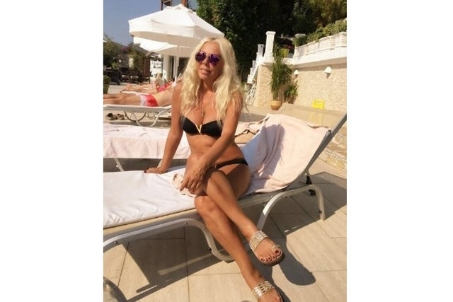 Semiha Yankı genç kızlara taş çıkarttı bikinili haline bakın galerisi resim 6