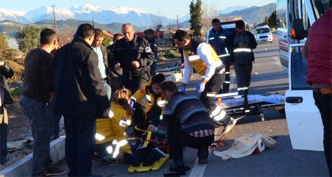 Antalya’da motosiklet otomobile çarptı: 1 ölü, 1 yaralı galerisi resim 2