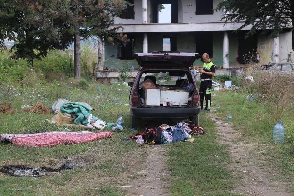OLMAZ OLSUN BÖYLE BABA! GÖZÜNÜ BİLE KIRPMADAN OĞLUNUN KALBİNE SIKTI galerisi resim 2