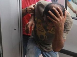 OLMAZ OLSUN BÖYLE BABA! GÖZÜNÜ BİLE KIRPMADAN OĞLUNUN KALBİNE SIKTI