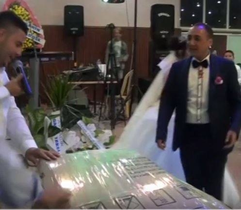 Düğün hediyesi olarak market sepeti getirdi galerisi resim 3