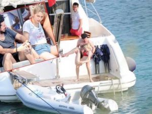 Aleyna Tilki Emrah Karaduman ile Çeşme'de görüntülendi