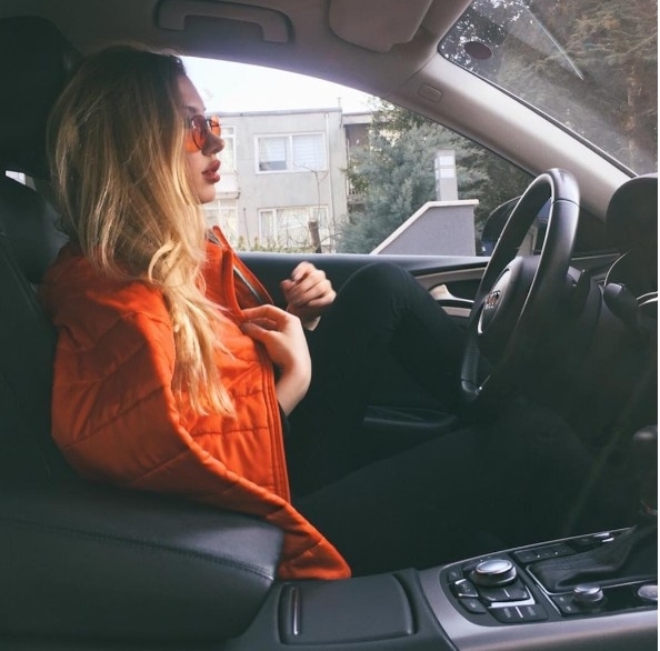 Özcan Deniz'in yeni sevgilisi Yağmur Karabal kimdir galerisi resim 10