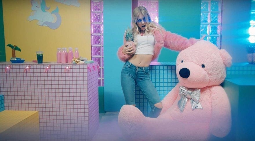 Aleyna Tilki konserine gelen hayranını kovdu rezil etti galerisi resim 4