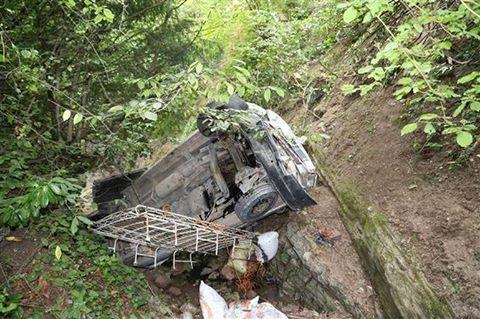 Rize'de Minibüs 100 metreden dereye uçtu! galerisi resim 1