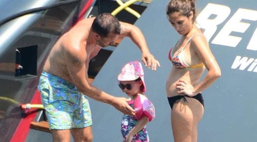 PROGRAM TATİLE GİRDİ, ZUHAL TOPAL KENDİNİ YEMEYE VERDİ! galerisi resim 3