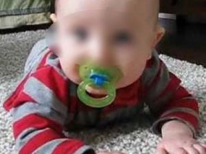 Eve giren karga yedi aylık bebeği öldürdü