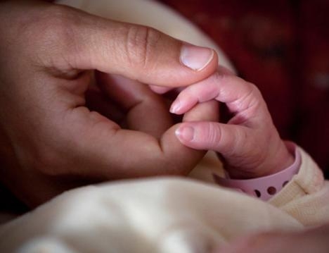 Vicdansız Anne Bebeği Poşete Koyup Kuryeye Verdi galerisi resim 3