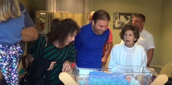 Bebeğin yanına yaklaştılar ama ağızları açık kaldı! galerisi resim 6