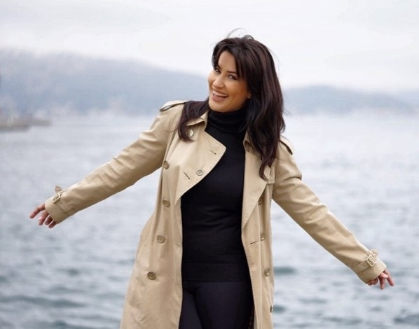 İclal Aydın canlı yayında göz yaşlarını tutamadı üç kere denedik ama galerisi resim 2