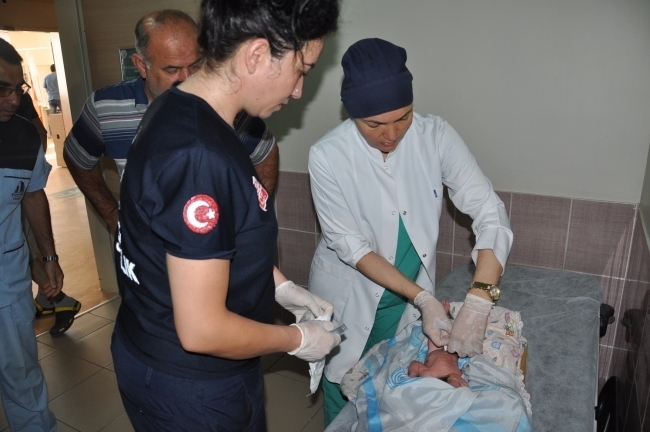 Yeni doğmuş bebek çöp poşetinde bulundu galerisi resim 3