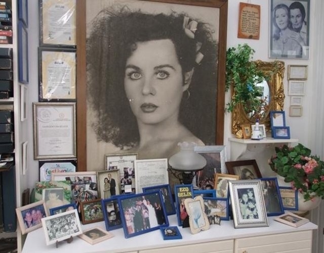 Fatma Girik’in evini gördünüz mü? Annesi ile yaşıyor galerisi resim 3