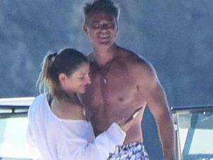 YEĞENİYLE DUDAK DUDAĞA YAKALANMIŞTI... MURAT BAŞOĞUL'UN KARDEŞİ KON