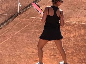 Hülya Avşar bikinili pozlara yeni bir boyut getirdi şov yaptı!