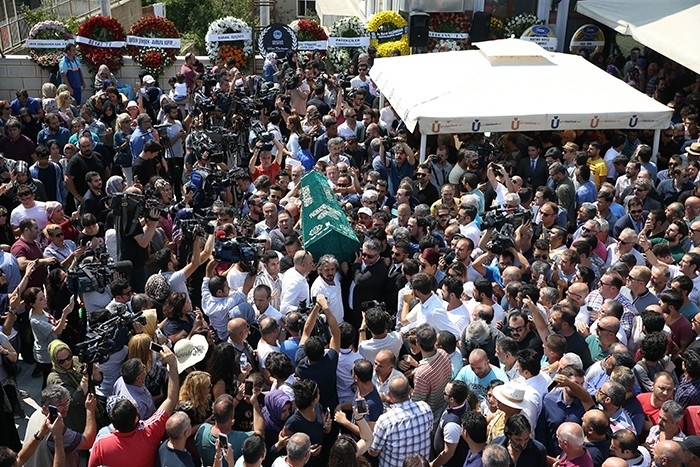 Vatan Şaşmaz'ın cenaze töreninden acı kareler galerisi resim 10
