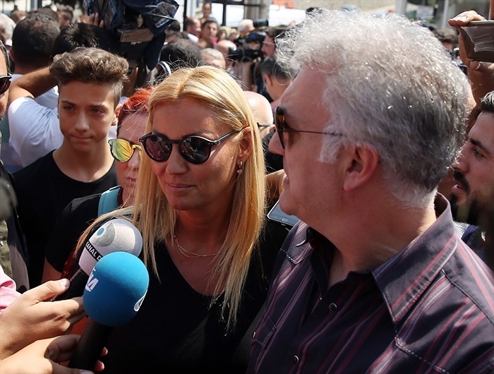 Vatan Şaşmaz'ın cenaze töreninden acı kareler galerisi resim 12