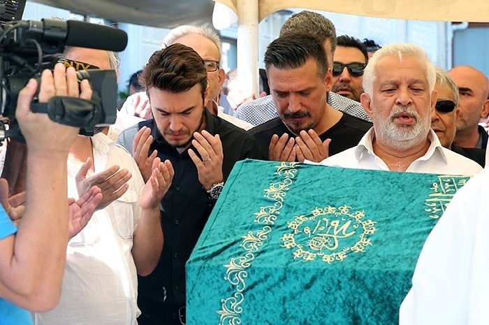 Vatan Şaşmaz'ın cenaze töreninden acı kareler galerisi resim 15