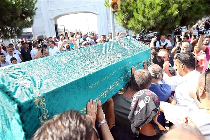 Vatan Şaşmaz'ın cenaze töreninden acı kareler galerisi resim 5