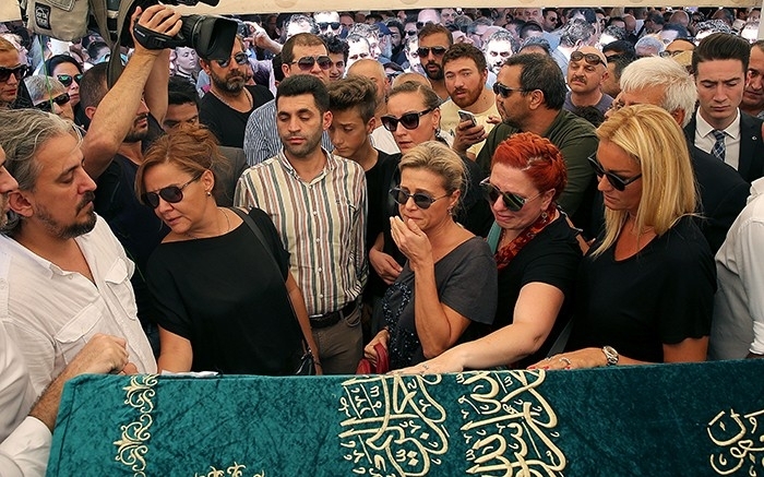 Vatan Şaşmaz'ın cenaze töreninden acı kareler galerisi resim 7