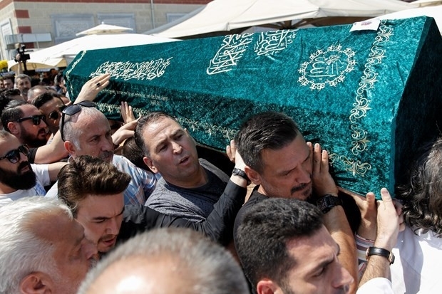 Birol Güven'den Vatan Şaşmaz'ın doğacak oğluna yürek yakan mek galerisi resim 8