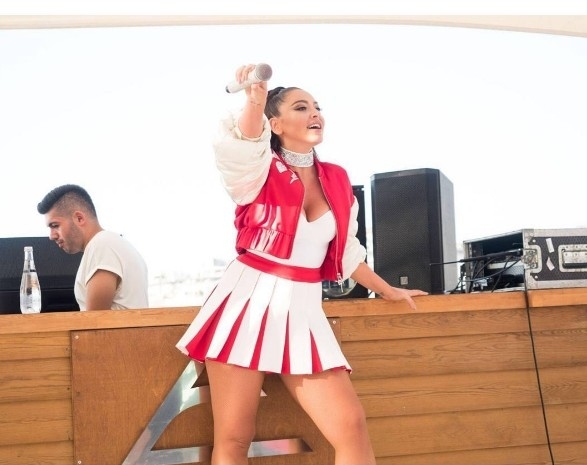 Hadise 'Şampiyon' coşkusuyla öyle bir frikik verdi ki galerisi resim 2