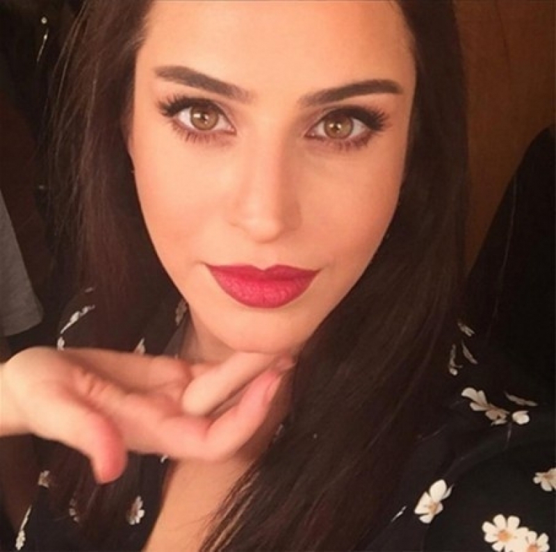 MAKYAJSIZ HALİ HERKESİ ŞAŞIRTTI! BİR İNSAN BU KADAR MI DEĞİŞİR DEDİRTTİ. galerisi resim 2