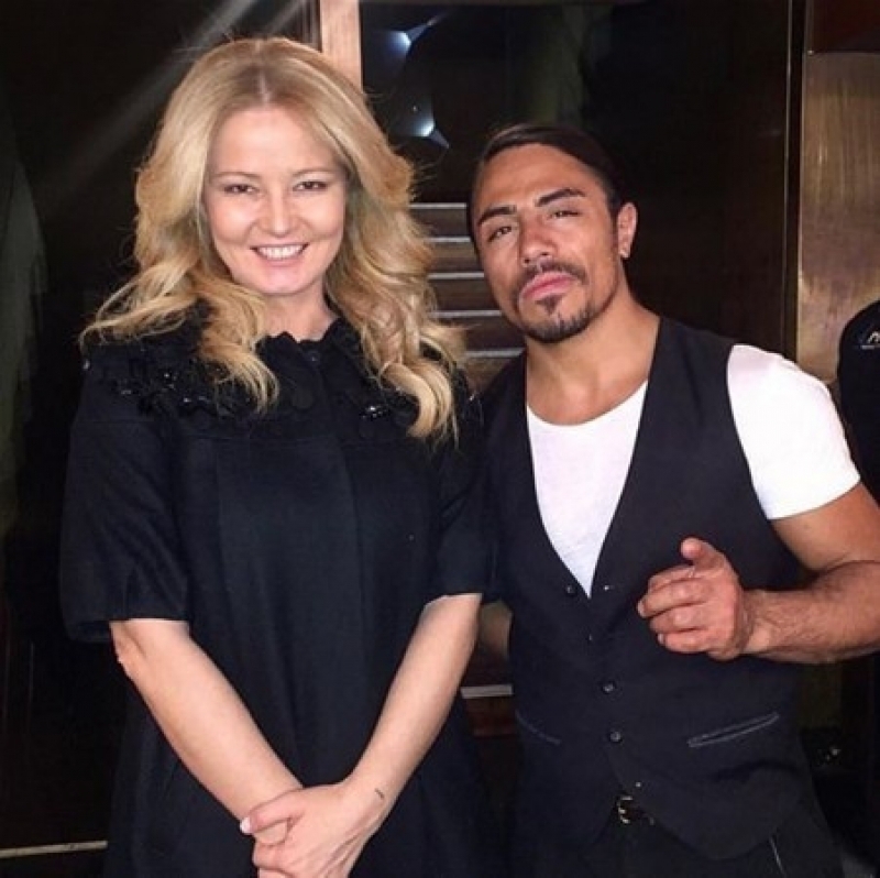 MAKYAJSIZ HALİ HERKESİ ŞAŞIRTTI! BİR İNSAN BU KADAR MI DEĞİŞİR DEDİRTTİ. galerisi resim 4