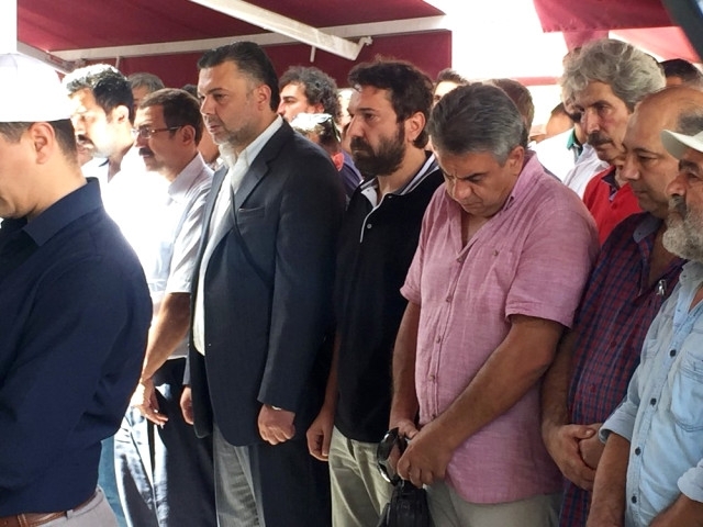 Halil Sezai, Babasının Cenazesinde Resmen Yıkıldı galerisi resim 2