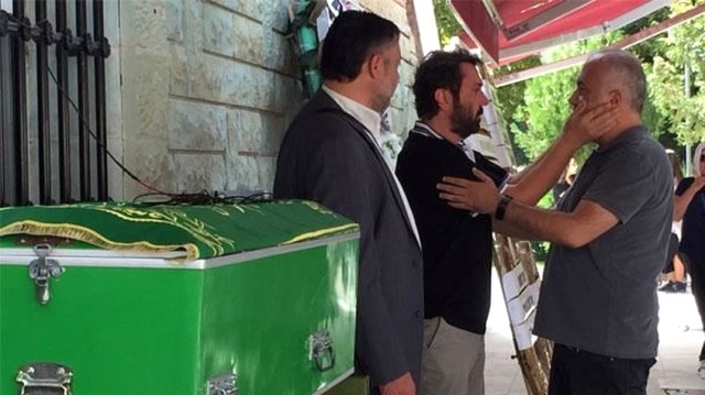 Halil Sezai, Babasının Cenazesinde Resmen Yıkıldı galerisi resim 4