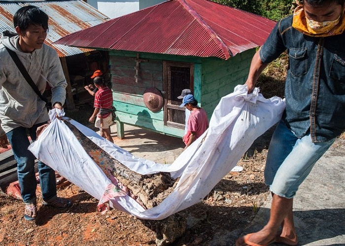 Annesini mezardan çıkardı önce saçlarını taradı sonra da... Yok artık! galerisi resim 11