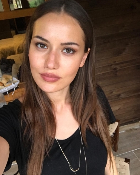 Fahriye Evcen'in makyajsız haline bakın hayranları yorum yağmuruna  galerisi resim 7