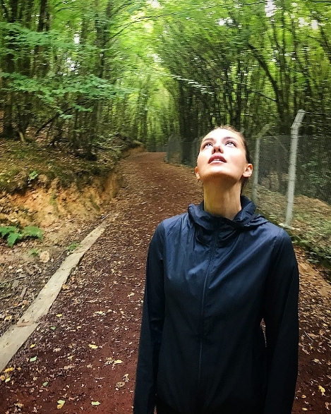 Fahriye Evcen'in makyajsız haline bakın hayranları yorum yağmuruna  galerisi resim 8