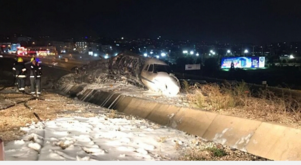 Son dakika... Atatürk Havalimanı'nda uçak düştü galerisi resim 7