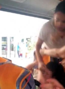 Okul servisinde 9 yaşındaki öğrenciye feci dayak! galerisi resim 3
