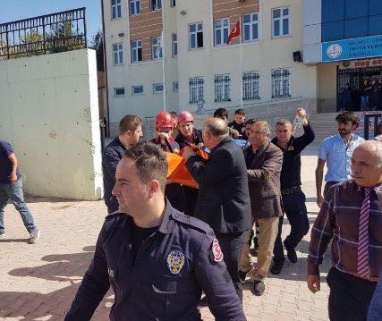 Kocaeli'de öğrencinin başına çanta asma kancası saplandı galerisi resim 1