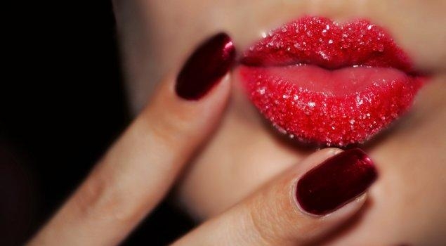 BALIN İÇİNDE ŞEKERİ ERİTİP DUDAĞINIZA SÜRÜN VE...! galerisi resim 3