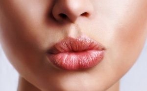 BALIN İÇİNDE ŞEKERİ ERİTİP DUDAĞINIZA SÜRÜN VE...! galerisi resim 7