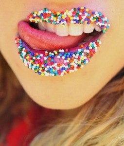 BALIN İÇİNDE ŞEKERİ ERİTİP DUDAĞINIZA SÜRÜN VE...! galerisi resim 8