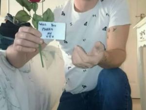 SEVGİLİSİNE ÖYLE BİR EVLENME TEKLİFİ ETTİ Kİ... BÖYLESİ GÖRÜLMEDİ!