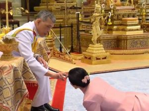 Tayland Kralı Maha Vaji­ra­long­korn koronavirüs karantinası