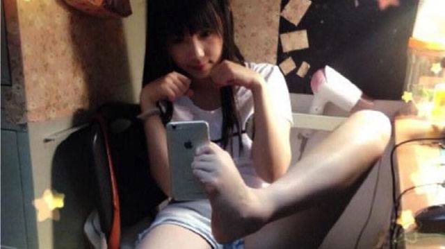 YOK ARTIK ŞİMDİ DE BU ÇIKTI..! BAYANLAR BU ŞEKİLDE FOTOĞRAF ÇEKTİRİP FEN galerisi resim 3