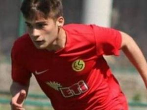 Ünlü Futbolcu Feci Trafik Kazasında Hayatını Kaybetti;