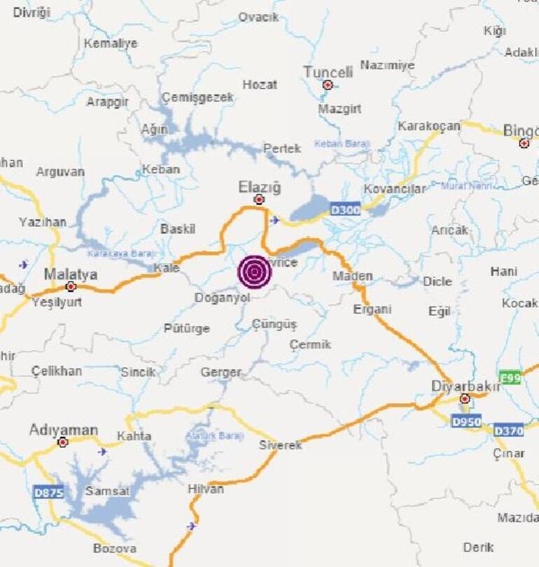 Son Dakika Depremler Peş Peşe geldi halk sokağa döküldü galerisi resim 4