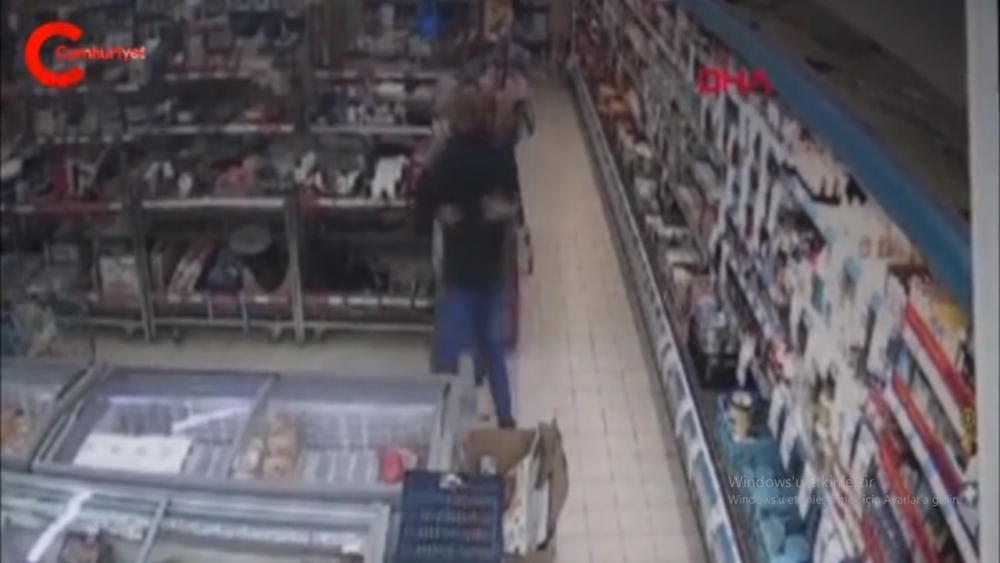 Son Dakika Depremler Peş Peşe geldi halk sokağa döküldü galerisi resim 7