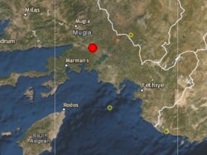 Son Dakika Depremler Peş Peşe geldi halk sokağa döküldü