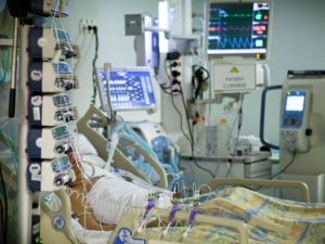 Yoğun Bakıma Kaldırılan Ünlü Oyuncudan Acı Haber