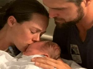 Korona Nedeniyle Evde Do-Ğum Yapmıştı 6 Günlük Bebeğini Kaybetti