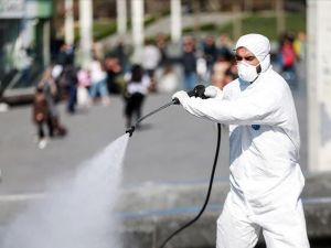 Gizlice baba evine ziyarete gelen kadın